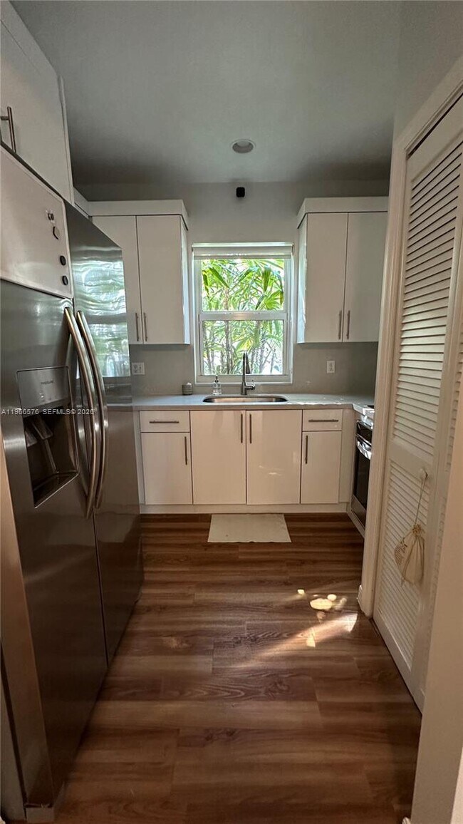 Building Photo - 3063 Center St