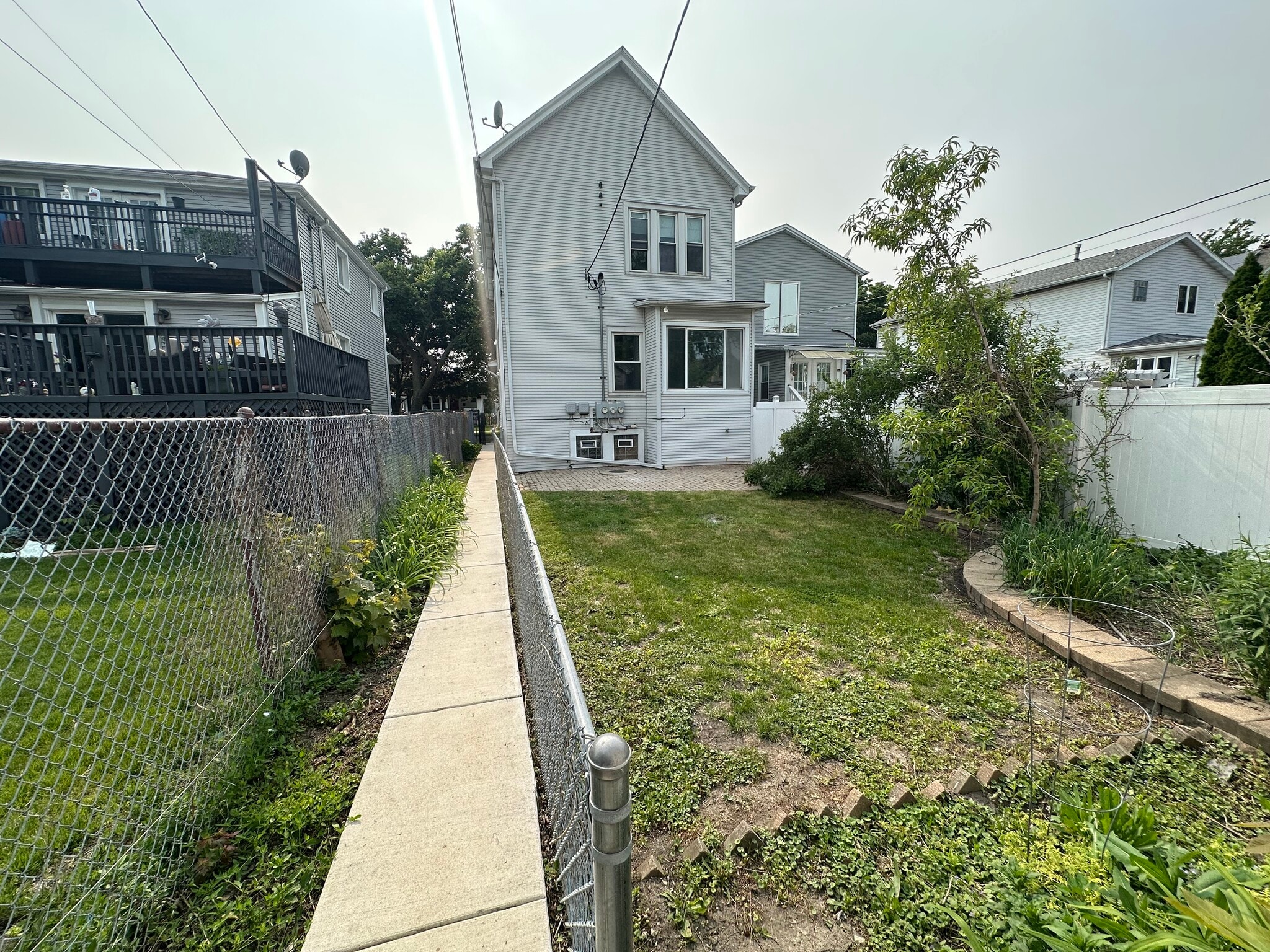 Building Photo - 1108 Lathrop Ave