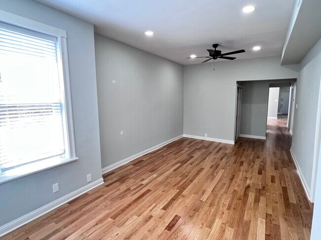 Building Photo - 4244 N Spaulding Ave