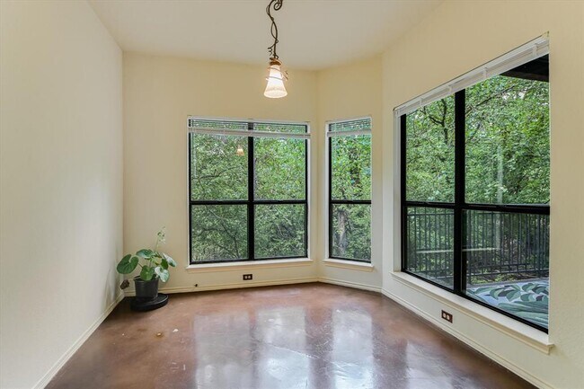 Building Photo - 4711 Spicewood Springs Rd