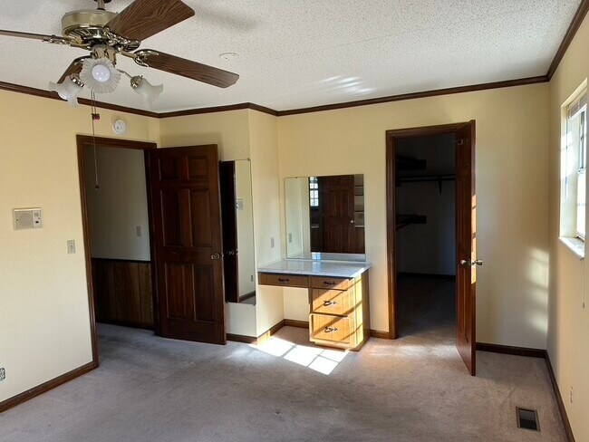 Building Photo - 5120 Candies Creek Ridge Rd