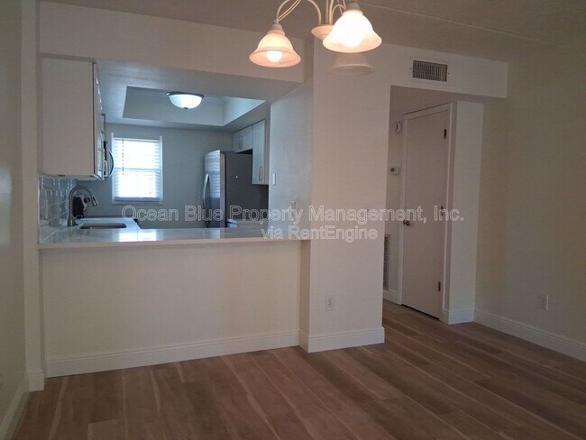 Building Photo - 3811 N Oak Dr