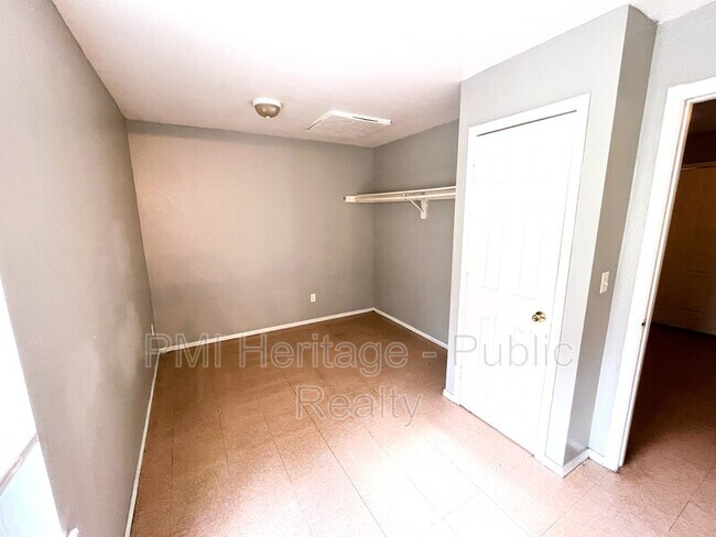 Building Photo - 813 E Huntsville Ave