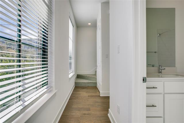 Building Photo - 112 E Oscar Dr