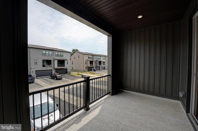 Building Photo - 324 E Grn St