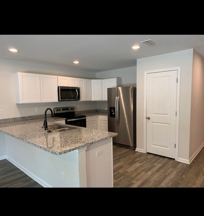 Building Photo - 103 Cora Rd