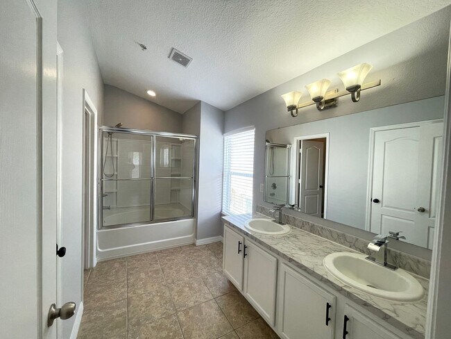 Building Photo - 10826 Eclipse Lily Way