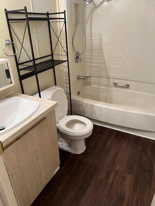 Building Photo - Springfield Riverfront Home