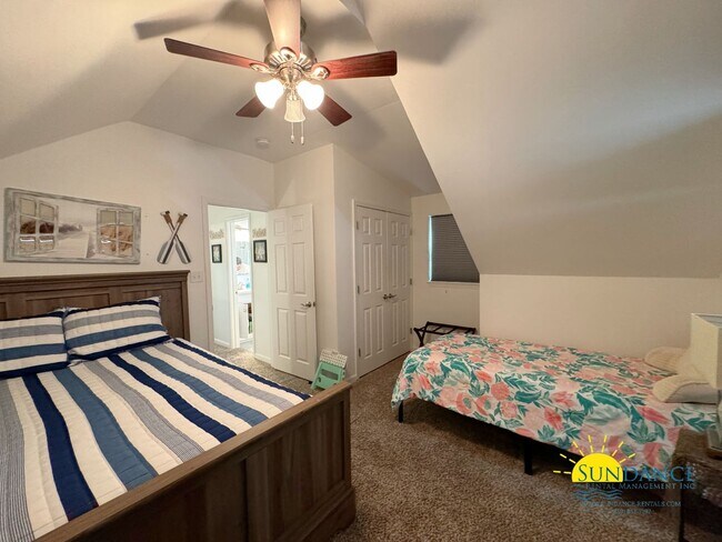 Building Photo - Stunning 3 Bedroom Home near Hurlburt Fiel...