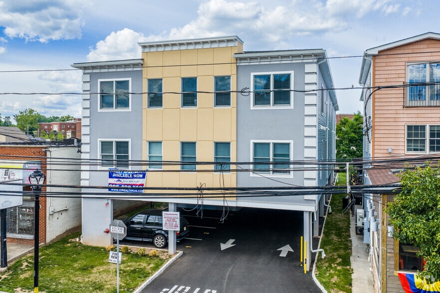 Building Photo - 431-435 Morris Ave
