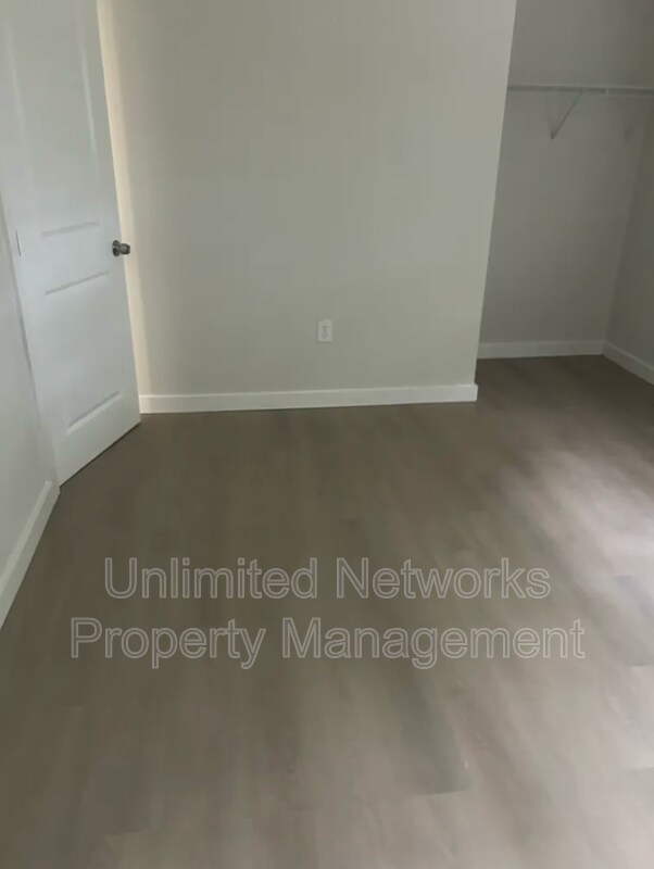 Building Photo - 1305 Clermont Ave