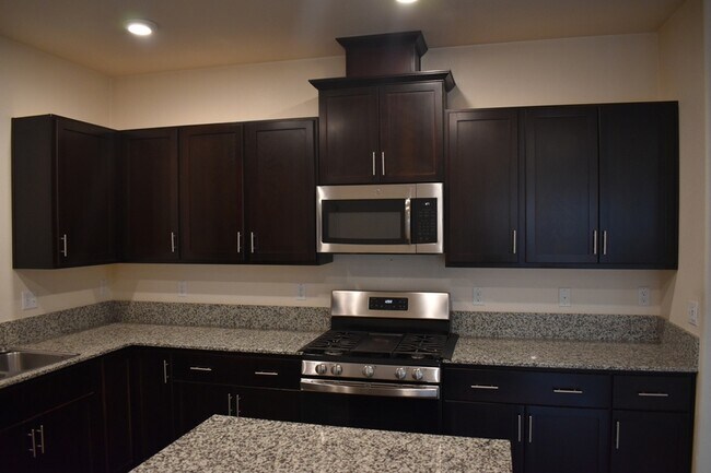 Building Photo - 662 Pegasus Dr