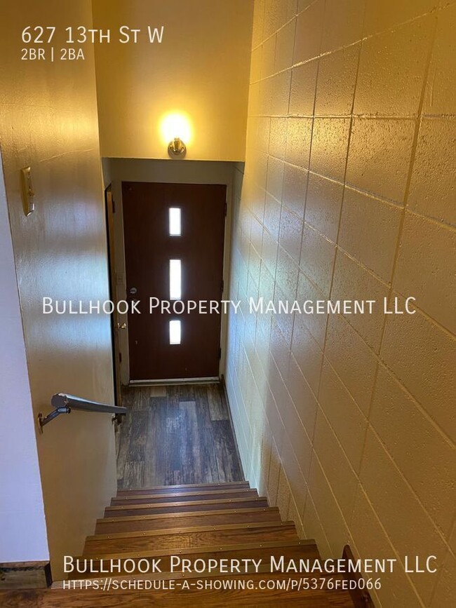 Building Photo - Move In Special - $300 off first full mont...