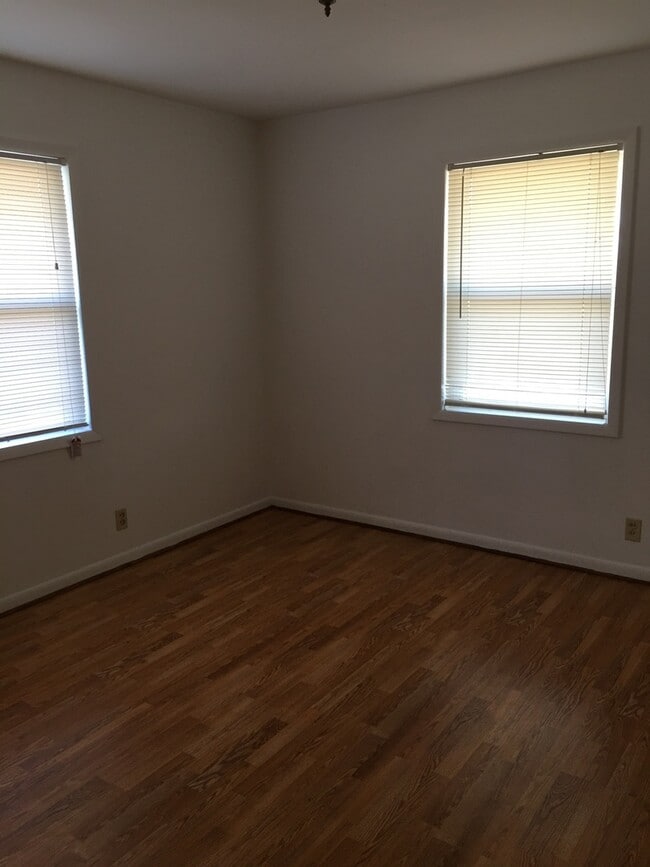 Building Photo - 409 W Dogwood St