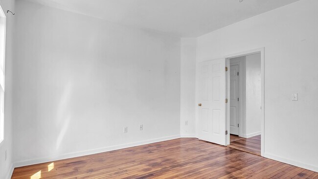 Building Photo - 1442 Main St