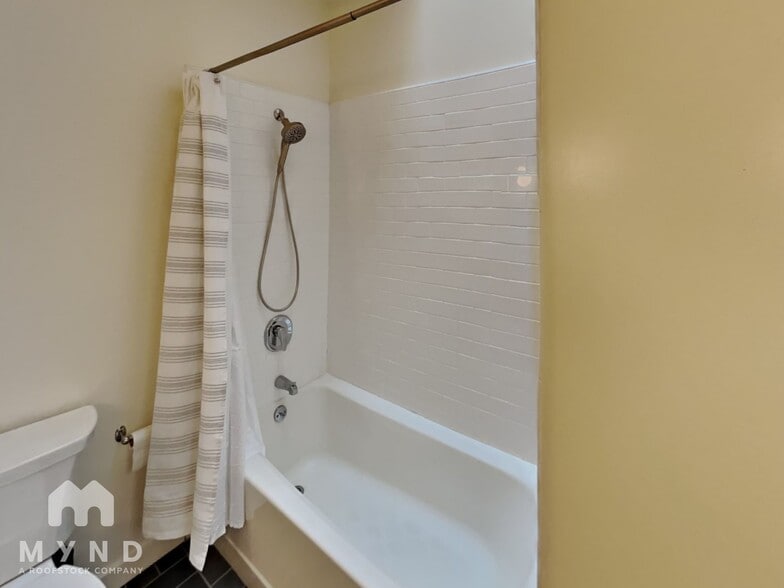 Building Photo - 1222 32nd St