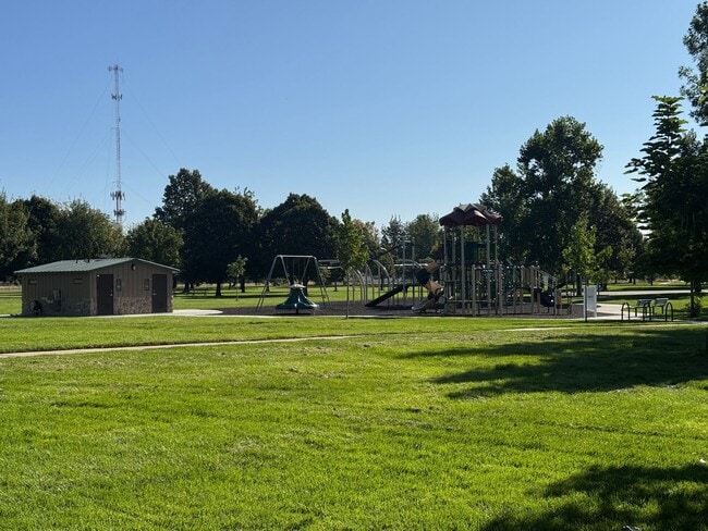 Building Photo - Modern and Updated 3bd/2b Home for Rent in...