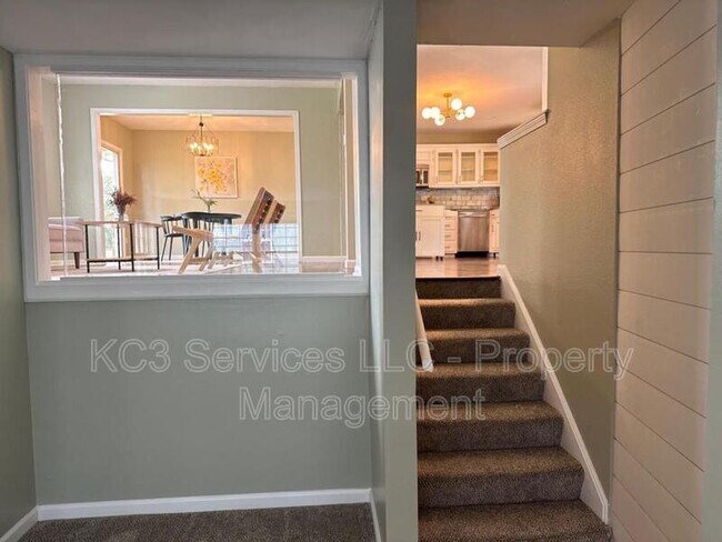 Building Photo - 10419 College Ave