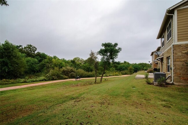 Building Photo - 1620 Bryant Dr