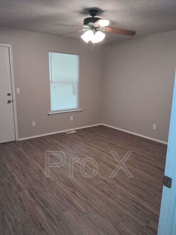 Building Photo - 518 N Betty Jo Dr