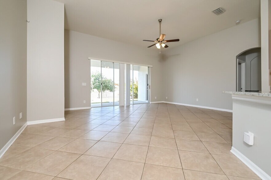 Building Photo - 9411 Laurel Ledge Dr