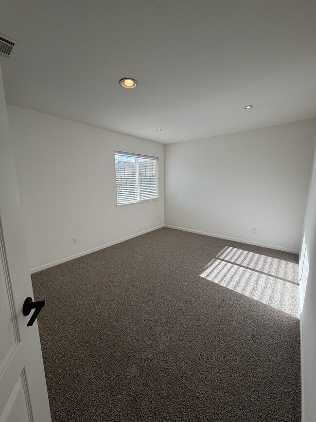 Building Photo - 1305 Brooktrail Dr