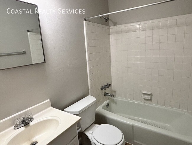 Building Photo - 322 Pelham Rd