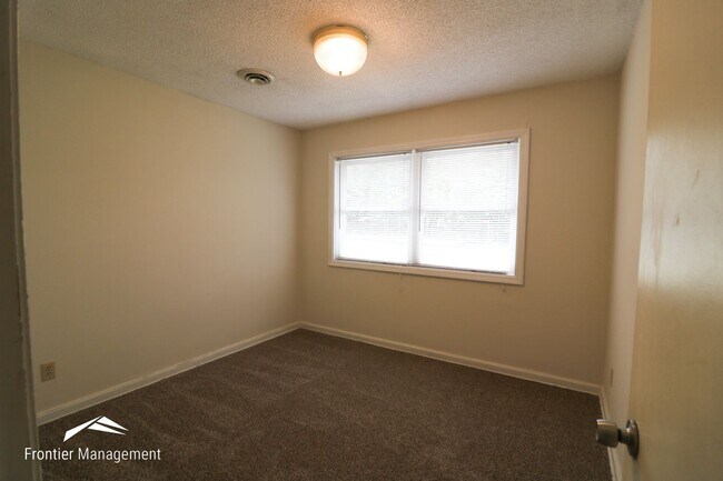 Building Photo - Three Bedroom Home Near Westloop Shopping ...