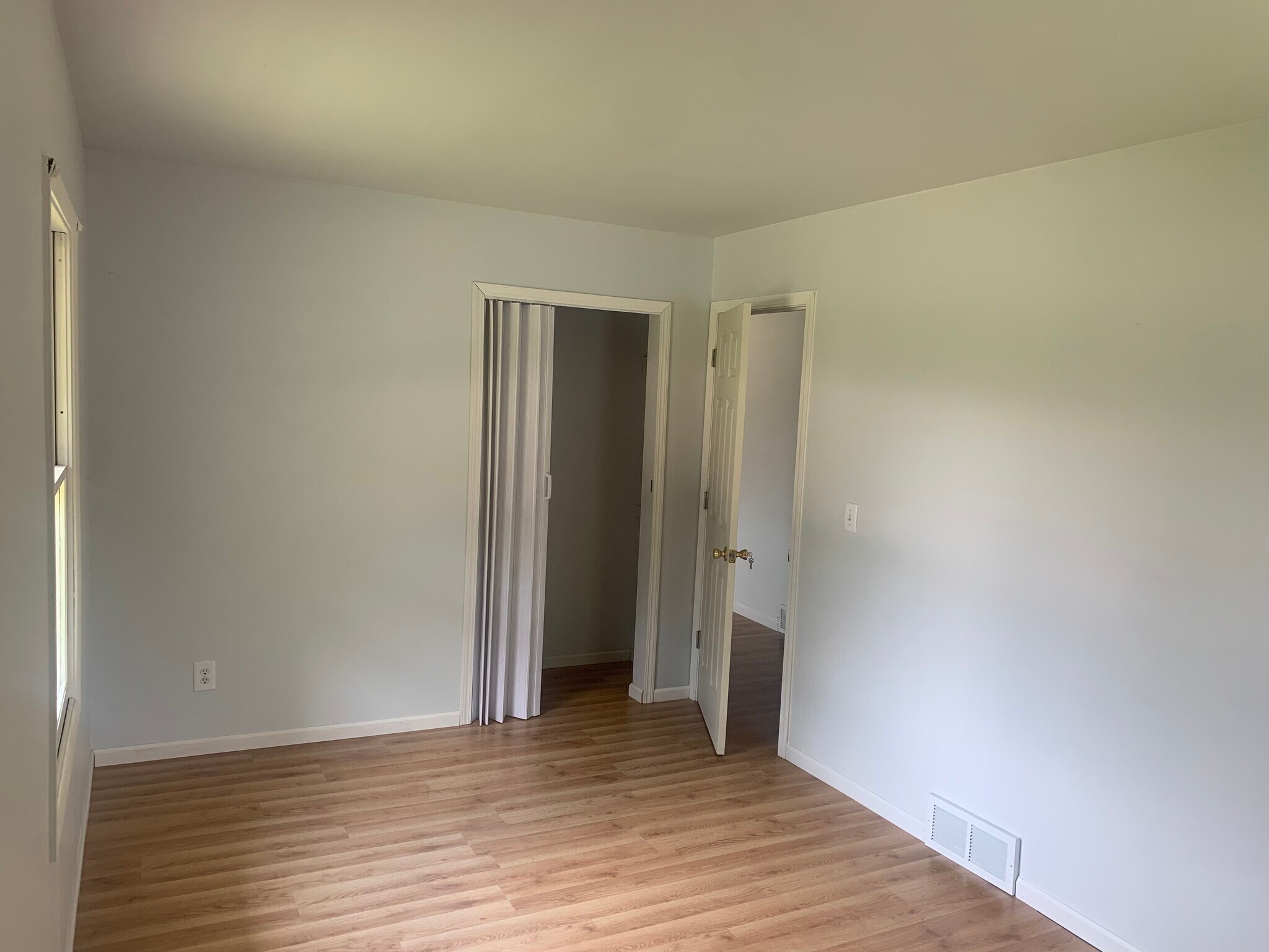 Bedroom 3 has 1 closet - 274 Hillcrest Ave