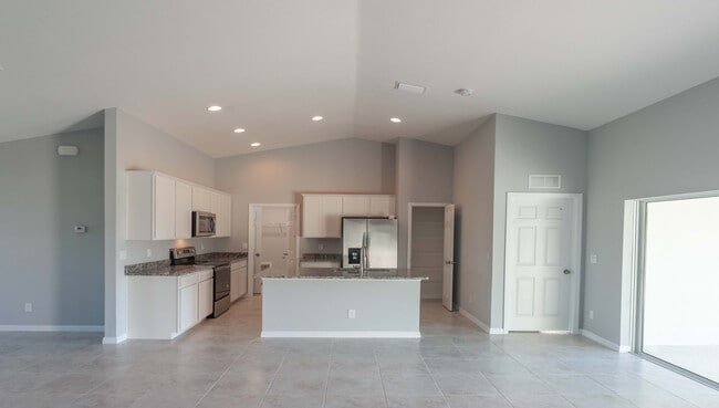 Building Photo - 1222 NE 10th St