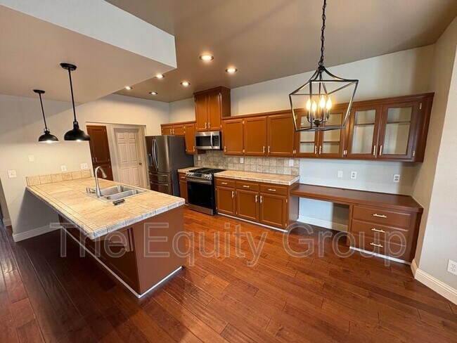 Building Photo - 540 W Birch Ct