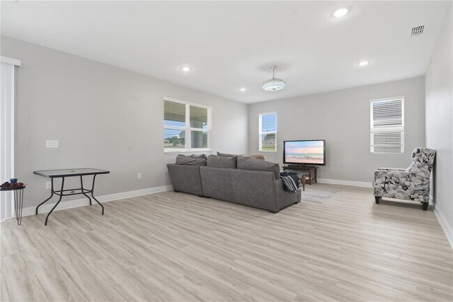 Building Photo - 31707 Broadwater Ave
