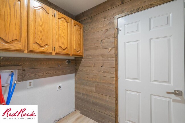 Building Photo - Newly Remodeled 3 Bedroom Townhome. Small ...