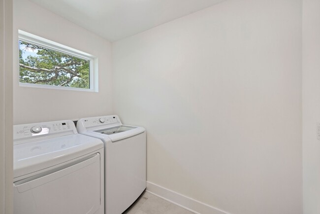 Building Photo - 137 Sparrow Dr