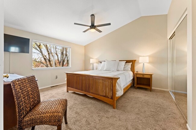 Building Photo - Fully Furnished Modern Home With Great Location
