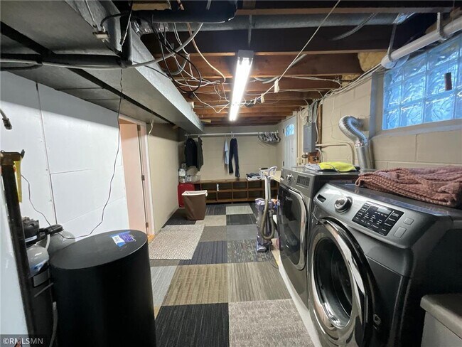 Building Photo - 1436 Selby Ave