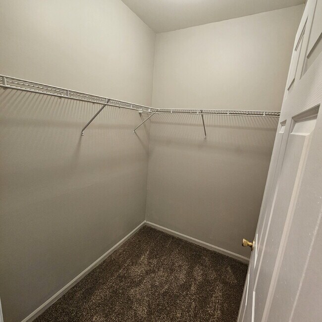 Building Photo - Spacious 2-Bedroom Townhouse with 2 Full Baths, Fireplace & Garage