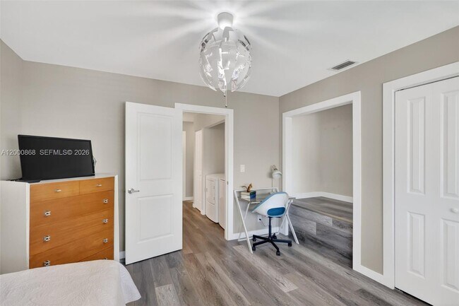 Building Photo - 9425 S Ocean Dr