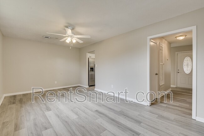 Building Photo - 250 Almon Ct