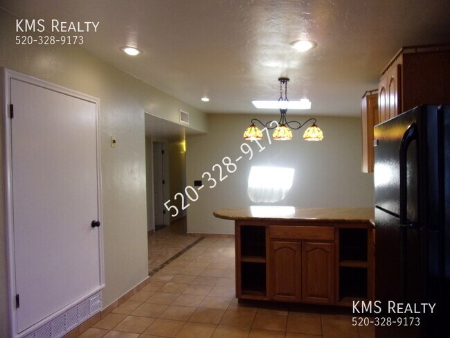 Building Photo - 5625 S Irving Dr