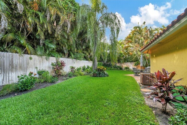 Building Photo - 318 SE 7th Ave