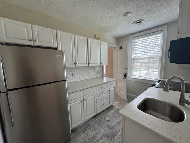 Building Photo - Oleander Court