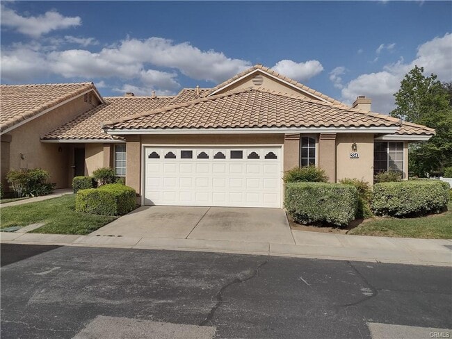 Building Photo - 594 La Costa Dr