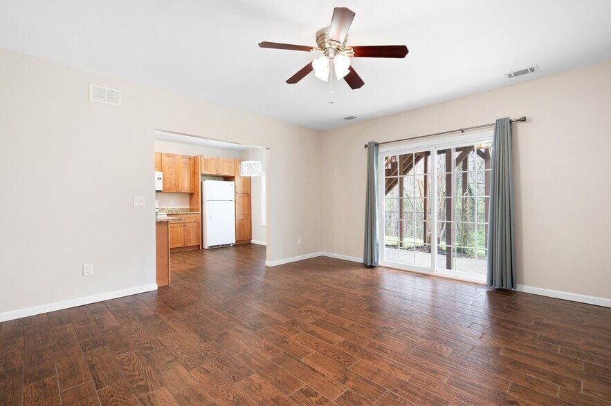 Building Photo - 1083 Soaring Way