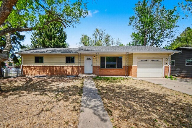 Building Photo - Students Welcome!! Updated 6 Bedroom, close to campus!! Flexible Move In Date (May, June, July or...