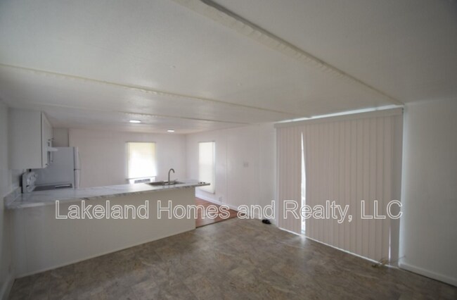 Building Photo - 3306 Peachtree Hill Rd