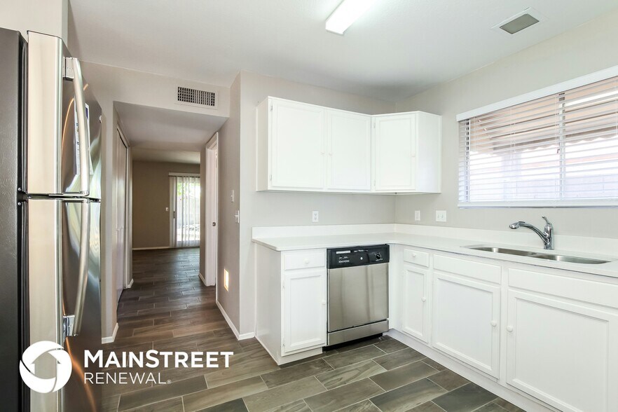 Building Photo - 927 E Escuda Dr