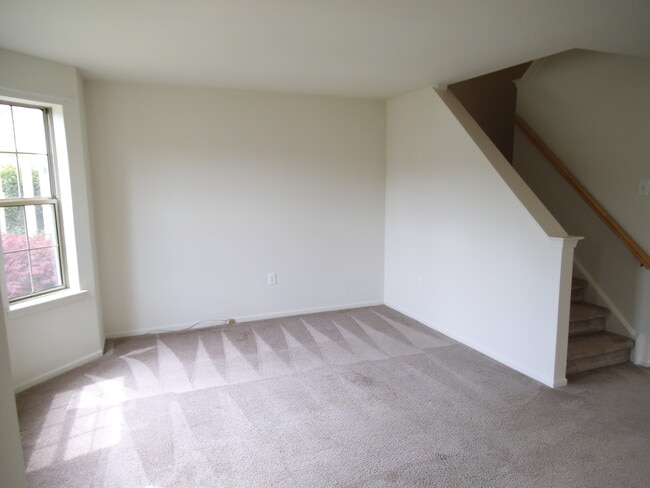 Building Photo - 322 Kent Ln