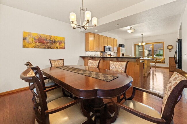 Building Photo - 3300 Graf St