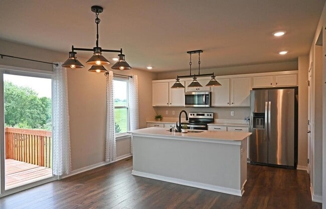 Building Photo - Spacious Elegance Meets Modern Comfort In ...